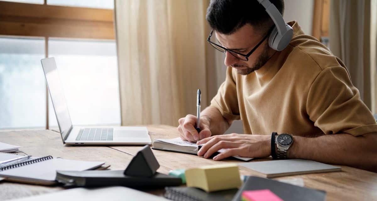 Últimos dias para inscrições em concurso com vagas para várias áreas e salários de até R$ 4,2 mil