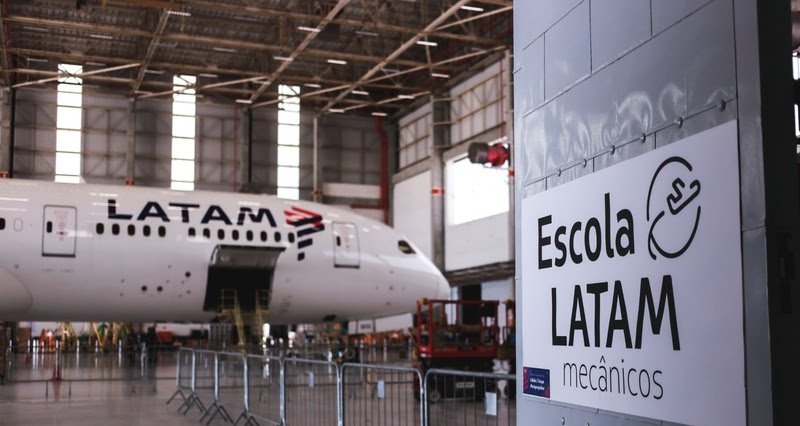 Latam Brasil abre inscrições com bolsas para formação de mecânicos de aviões