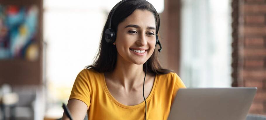 Veduca libera cursos gratuitos dublados com inteligência artificial para brasileiros