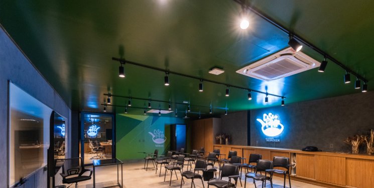 Heineken lança curso gratuito para formar jovens no setor de bares e restaurantes