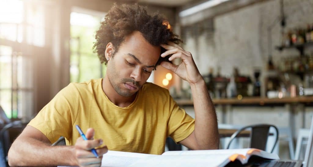 Como escolher a área certa para estudar em concursos públicos: dicas práticas para começar